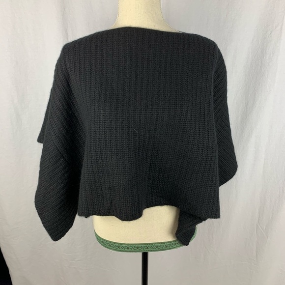 Henri bendel poncho - Picture 1 of 3